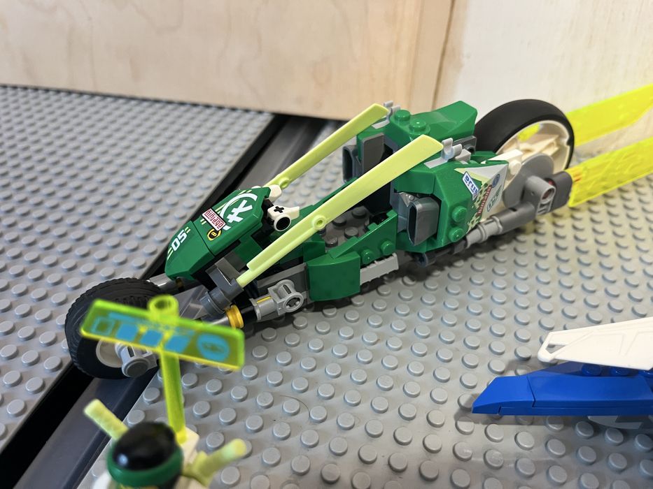 71709 lego Ninjago , Jay and Lloyd's Velocity Racers