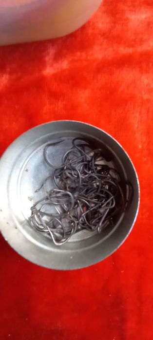 Снасти рыбацкие леска крючки поплавки.