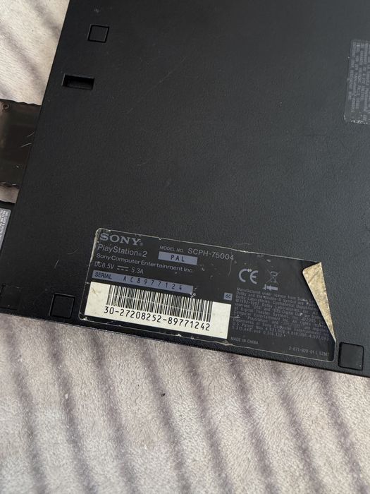 Ps2 com 2 comandos e cabos