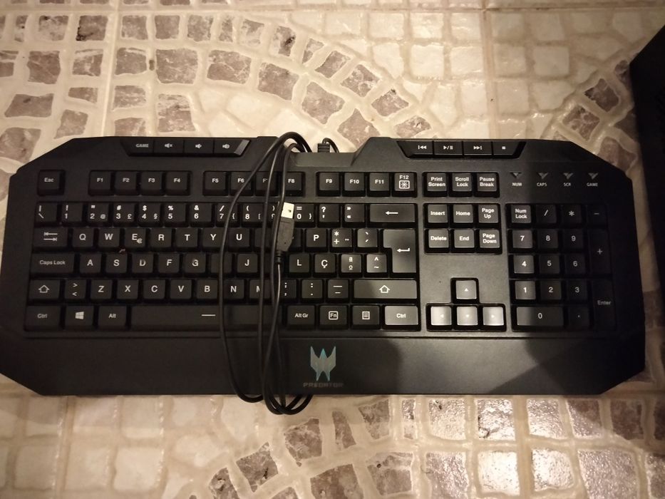 PC + monitor + teclados gamer PREDATOR