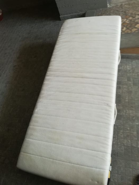 Cama de solteiro 90por 2m