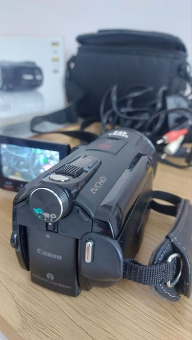Відеокамера Canon IVIS HF S11