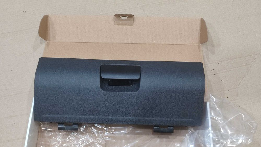 Крышка бардачка Volkswagen Caddy (04+)