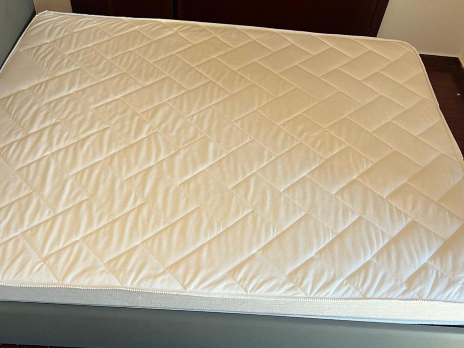 Colchão  novo  100 euros