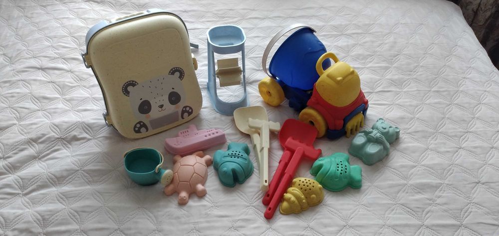 Zestaw zabawek do piasku piaskownicy nad morze w plecaku + autko