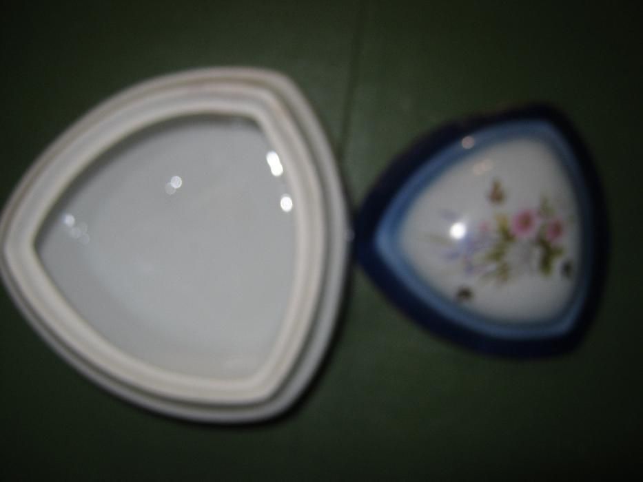 Продам фарфоровую шкатулку.