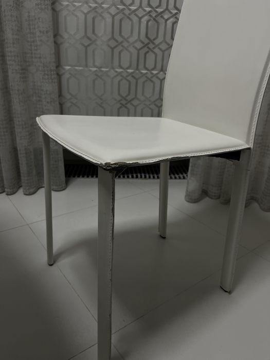 Стіл обідній та стільці