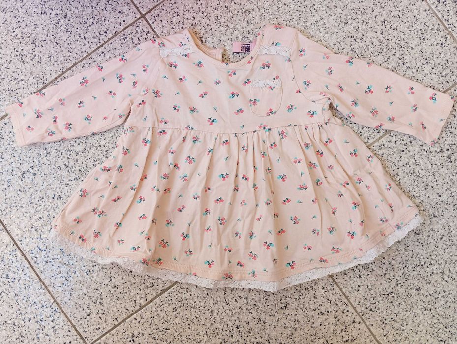 Várias peças de roupa menina 3-6 meses