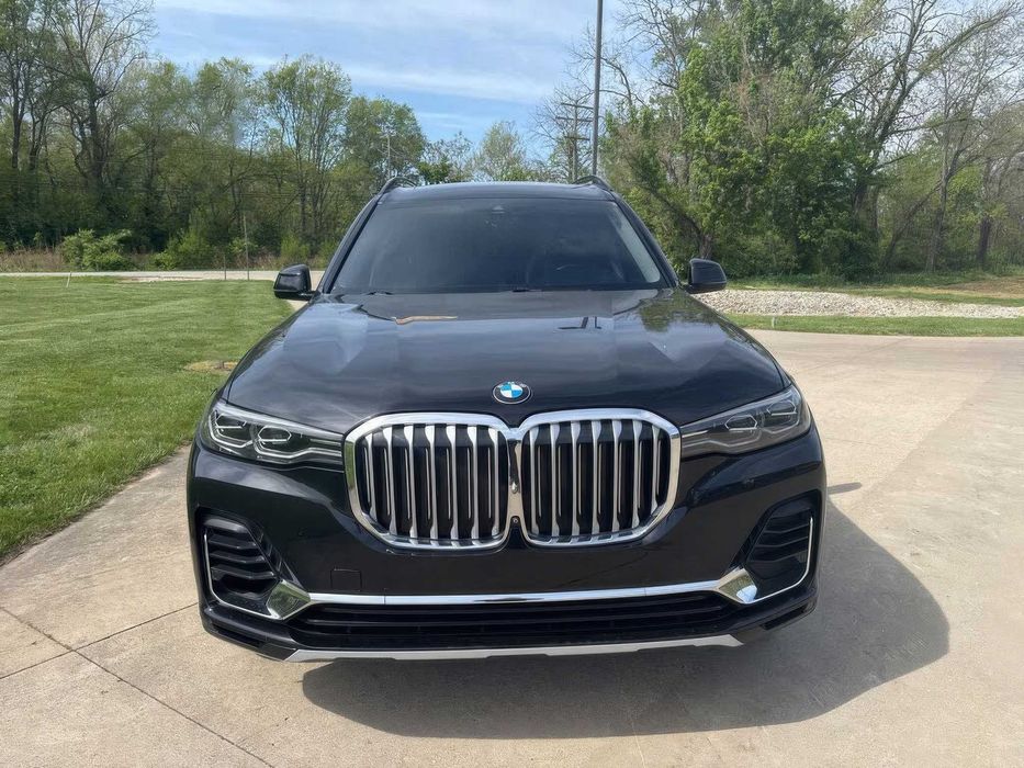 BMW X7      2021
