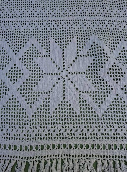 Colcha de solteiro  em crochê 1.40 ×1.90
Artesanal .
60€