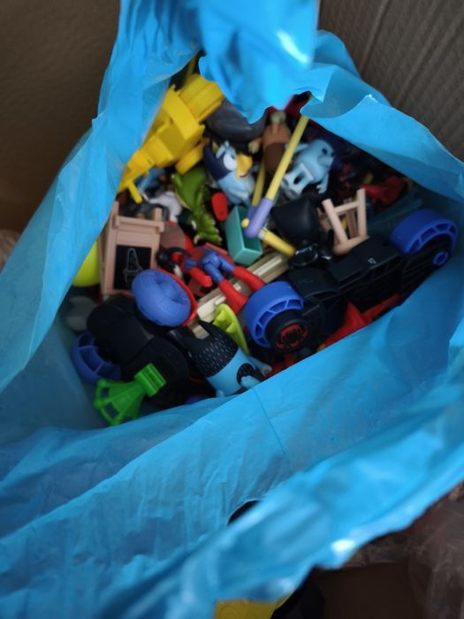 Caixa com brinquedos