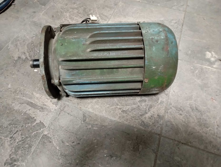 Sprzedam Silnik kołnierzowy 1,1kW 900obr.