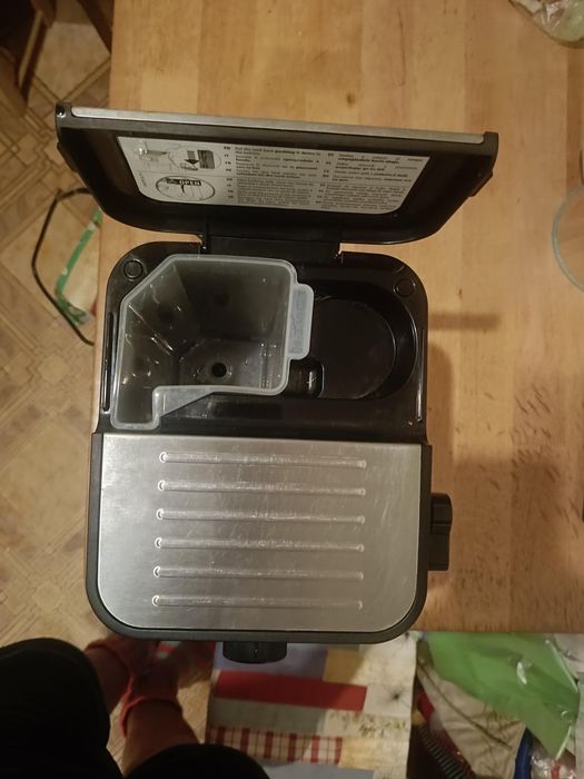Кофеварка рожковая Delonghi EC260BK