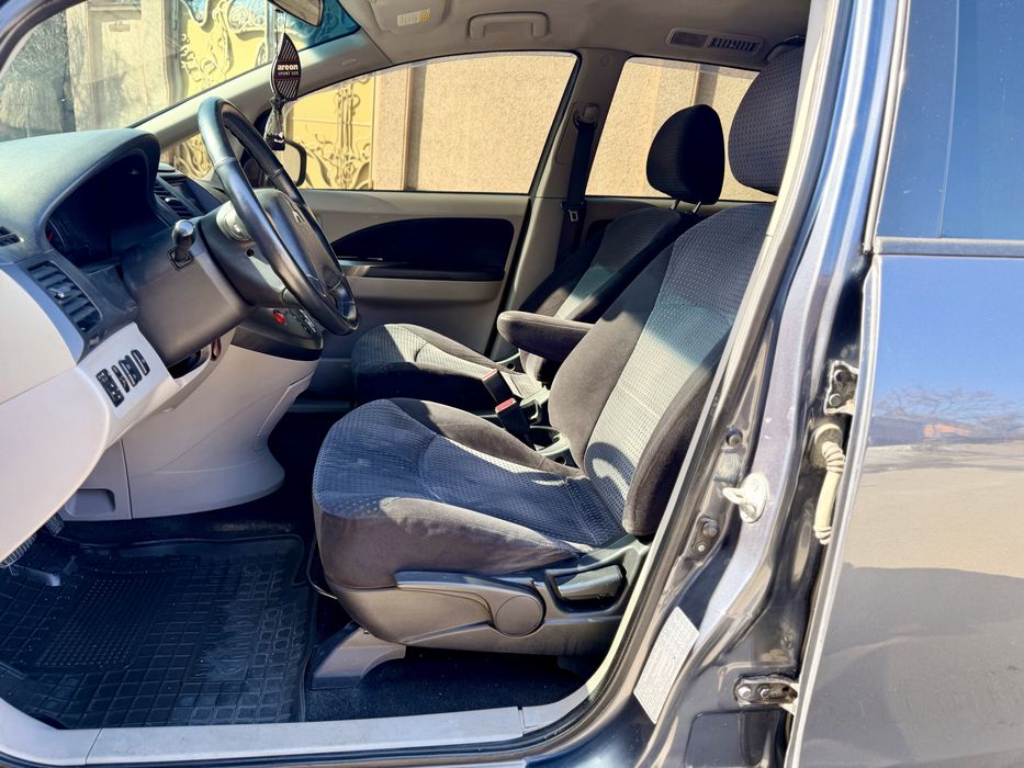 Mitsubishi GRANDIS 7 Мест Автомат