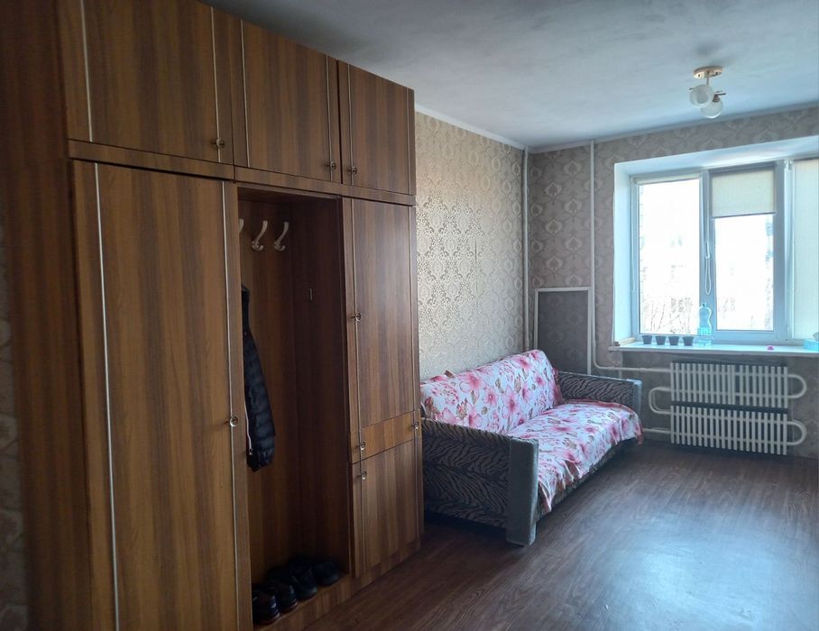 Продається велика кімната в гуртожитку