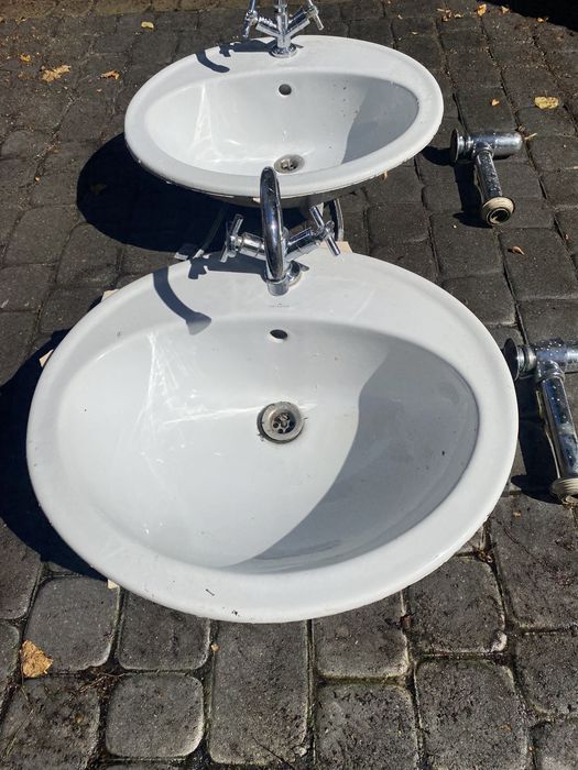 Umywalka 1 sztuka z baterią i syfonem