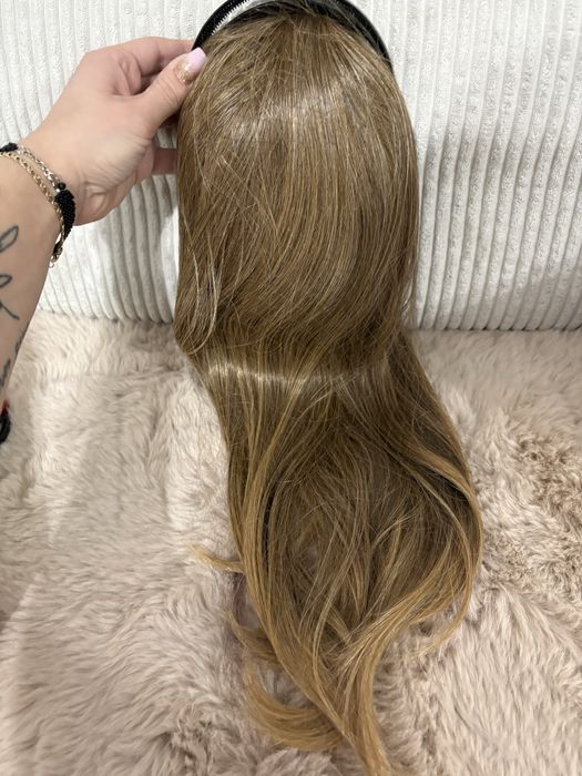 Peruka na opasce włosy