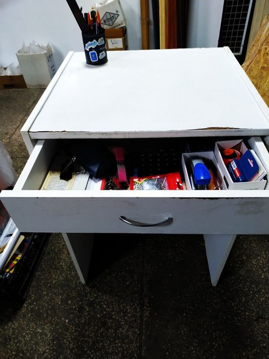 Продам стіл -тумбу з ДСП