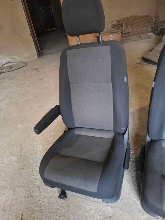 Передні сіденіє Т6