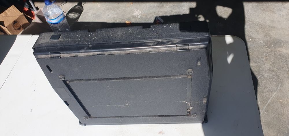Máquina de escrever antiga Rover 7000 com mala