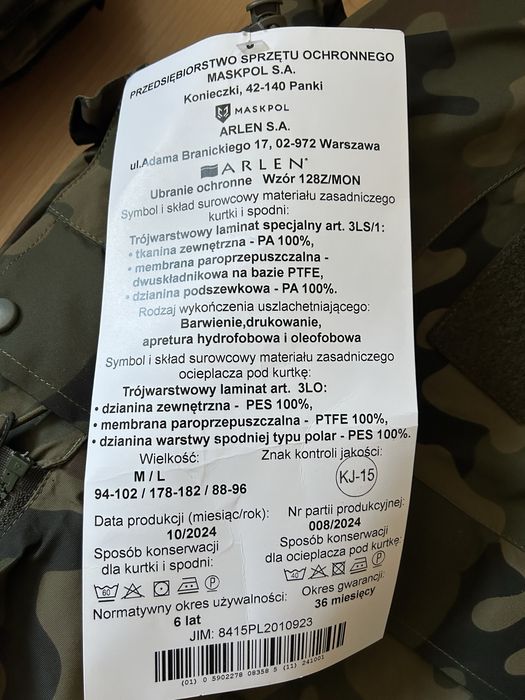 Cały zestaw munduru razem z goratexem rozmiar M/L