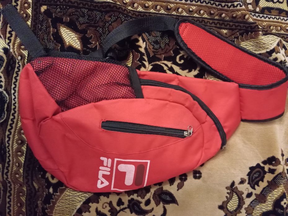 Продам барсетку FILA