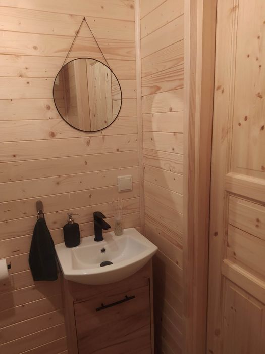 Świerkowy Domek do wynajęcia nad jeziorem Pluski