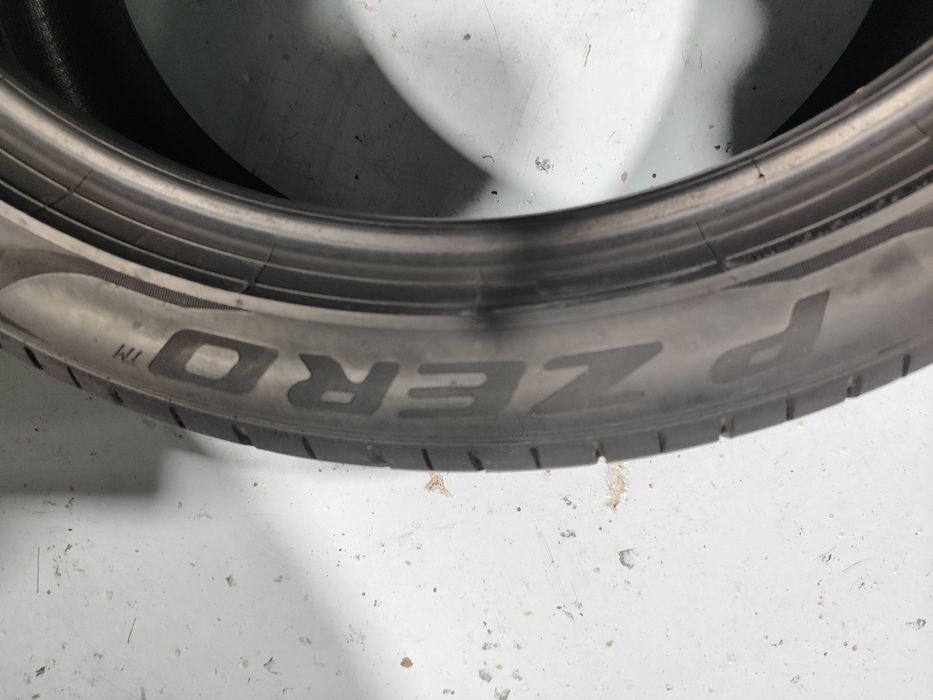 2 pneus semi novos 255-40R20 Pirelli - Oferta dos Portes