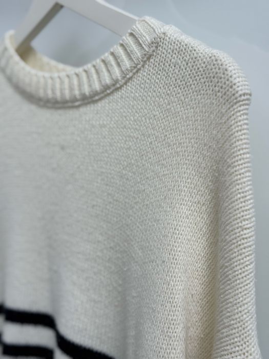 Sweter w paski damski kremowy