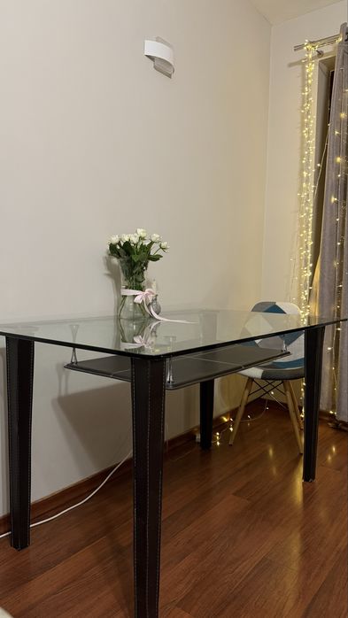Szklany stół jadalniany