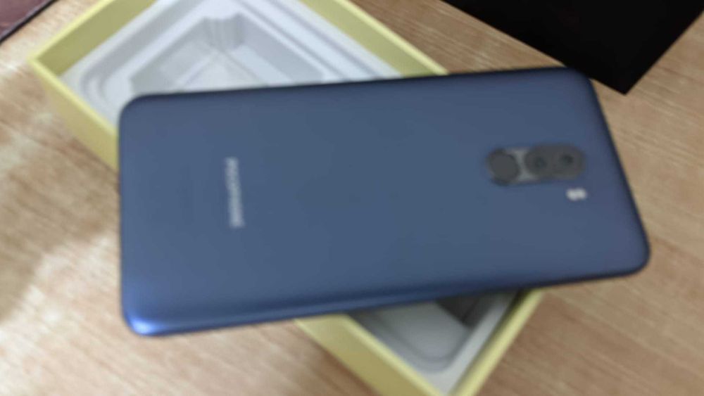 Pocophone F1 em bom estado