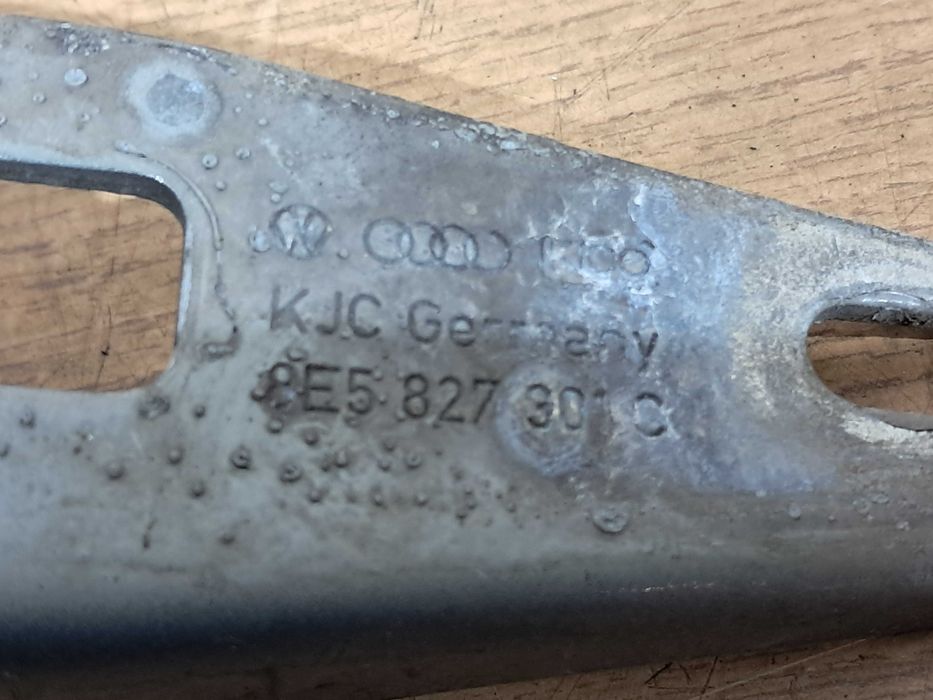 Zawias zawiasy klapy 2 szt prawy lewy sedan AUDI A4 B7