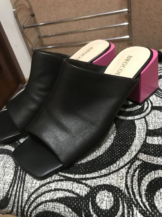 Шльопанці шкіряні