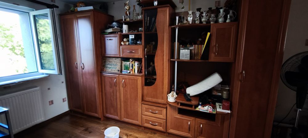 Sprzedam zestaw mebli w komplecie z wersalką