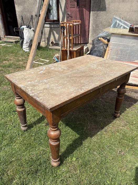 Stół debowy. Toczone nogi