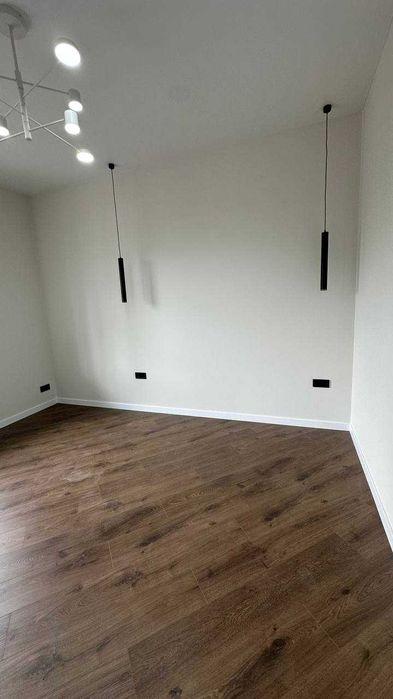 Будинок з сучасним ремонтом, каміном і ділянкою 4 сотки