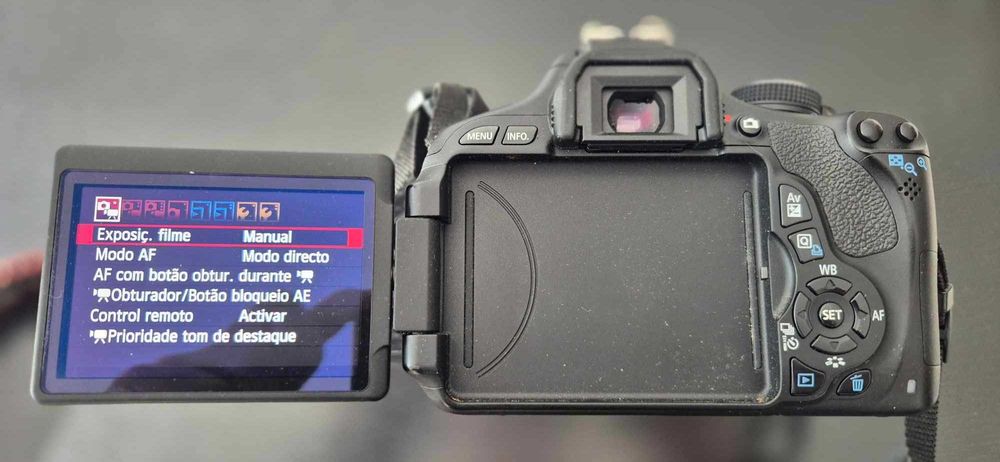 Câmara Fotográfica EOS 600 D, como nova!