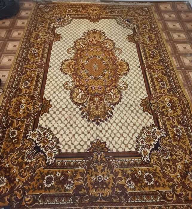 Килим, в дуже хорошому стані ,