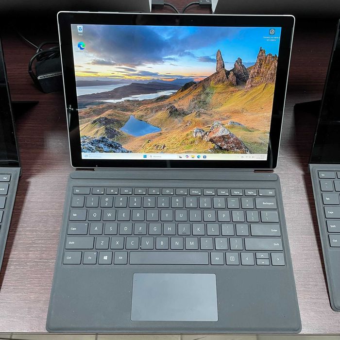 Microsoft Surface Pro 5 + Klawiatura i5 7GEN 256 SSD 12" Srebrny Kl. A