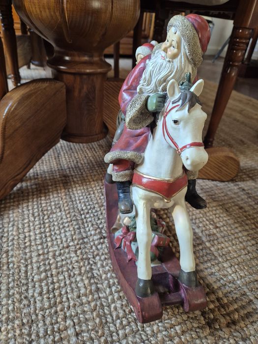 Mikołaj na koniu 30 cm Boże Narodzenie