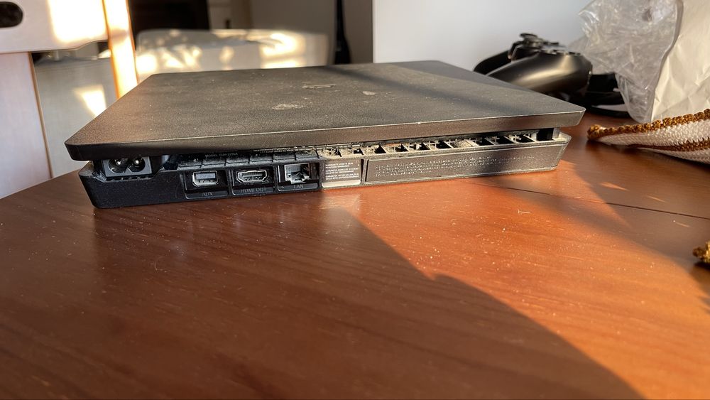 PS4 Slim (Com Defeito na Placa) + Comando Original e Cabos 100% Funcionais