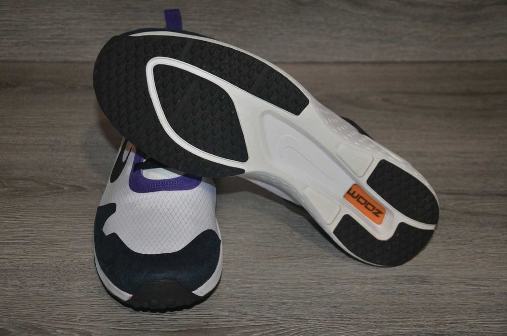 Продам кросівки Фірма Nike Zoom Lite QS.