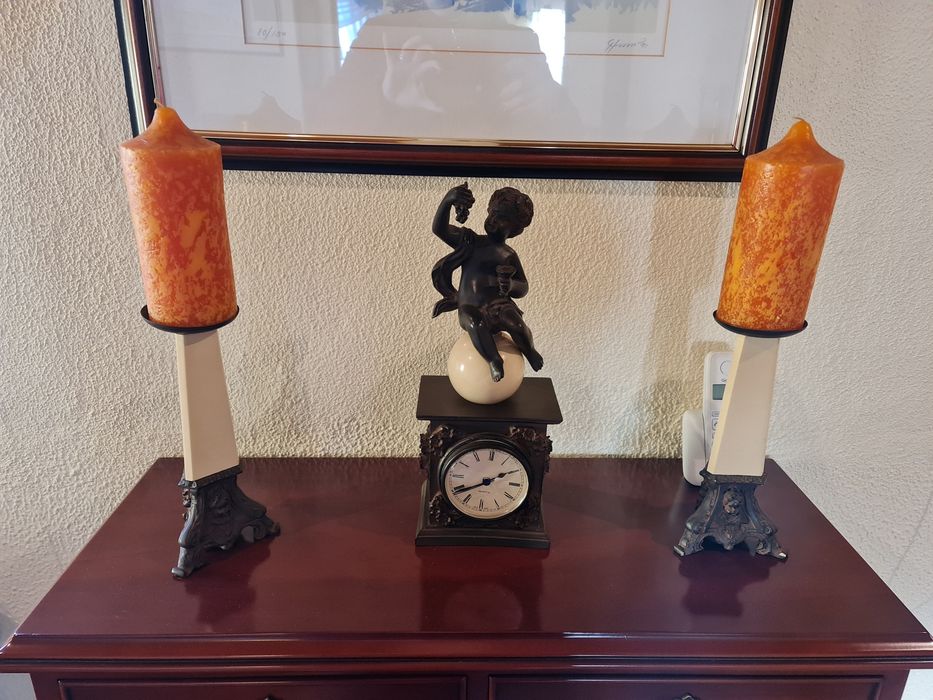 Conjunto relógio e candelabros