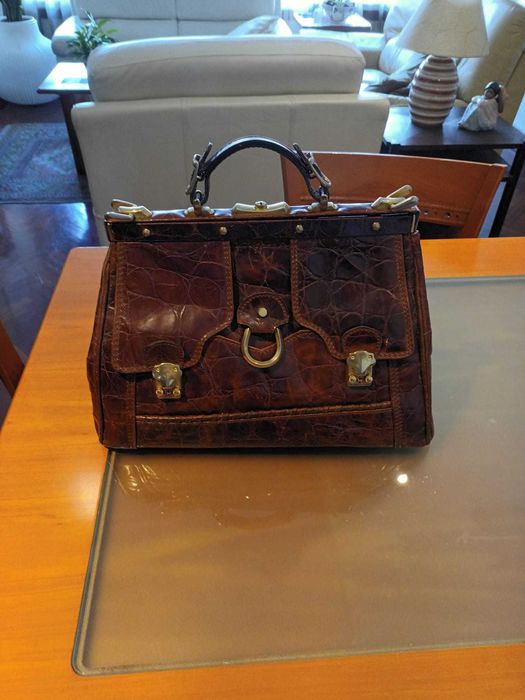 Carteira em 100% Pele Genuína (Apenas Contacto Telefónico/SMS)