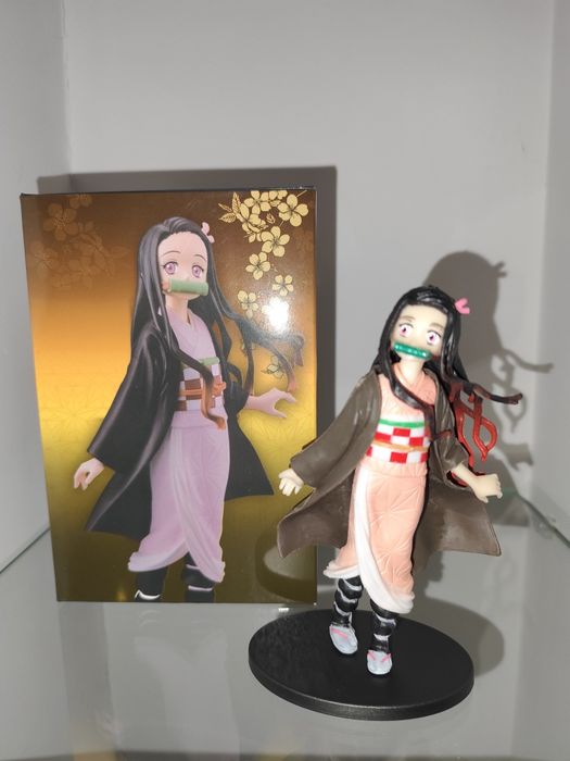 Figuras Demon Slayer com caixa