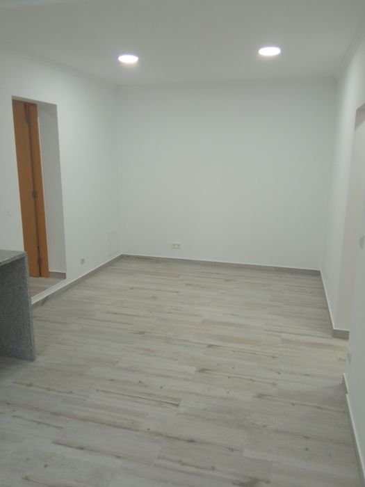 Alugo apartamento T2