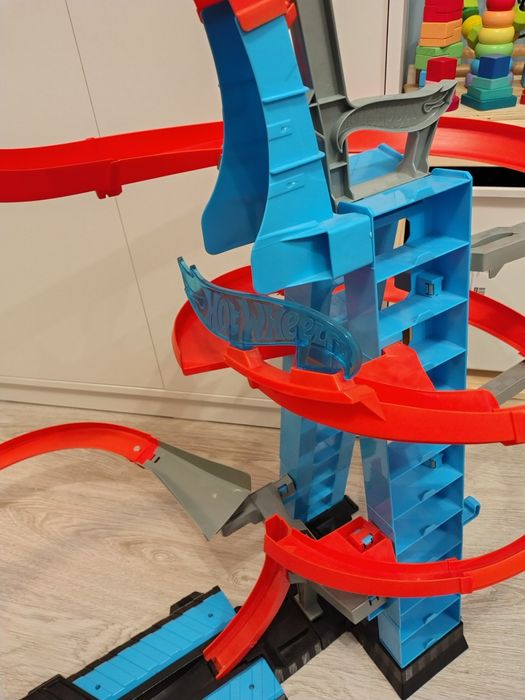 Tor hot wheels wieża podniebne kraksy
