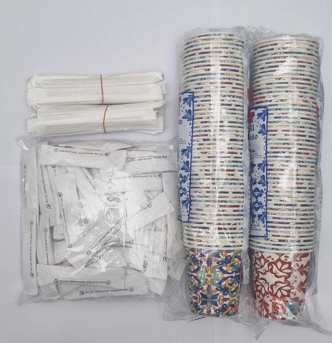 Kit Café Take Away | 100 Copos + 100 Açúcares + 100 Misturadores