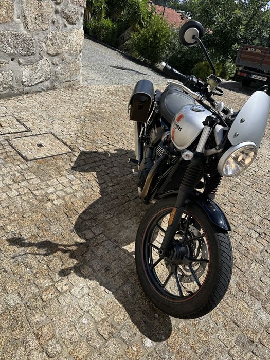 Vendo Tryumph 900 como nova poucos km