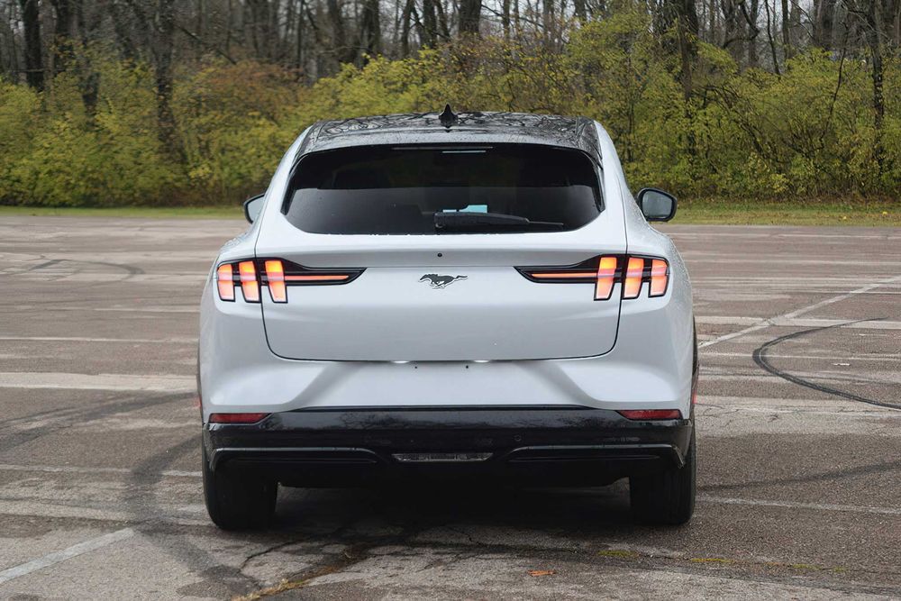 Ford Mustang Mach-E Gt      2023